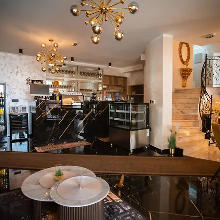 Golden Hill Palace Hotel *