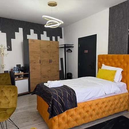 Hotel Golden Hill Palace